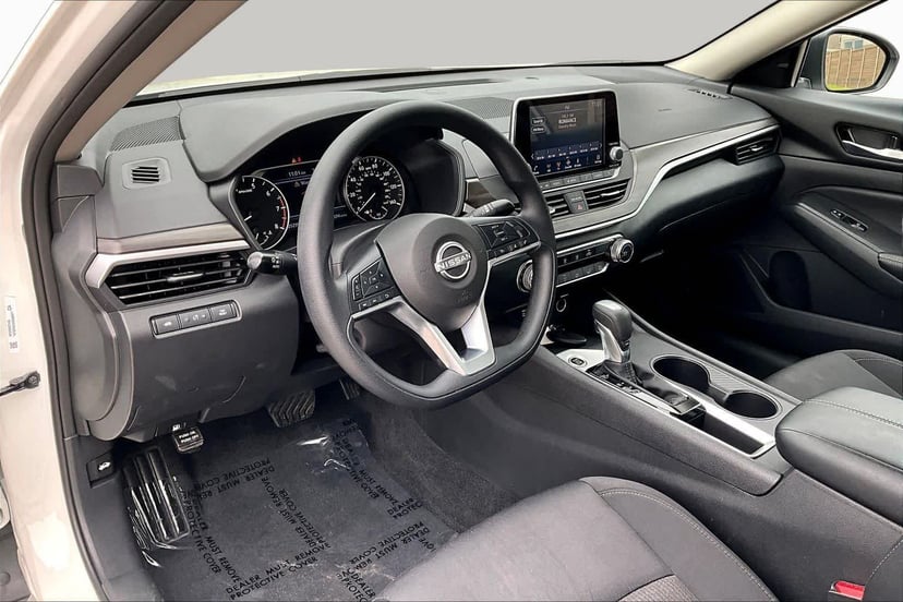 2025 Nissan Altima - Image 17