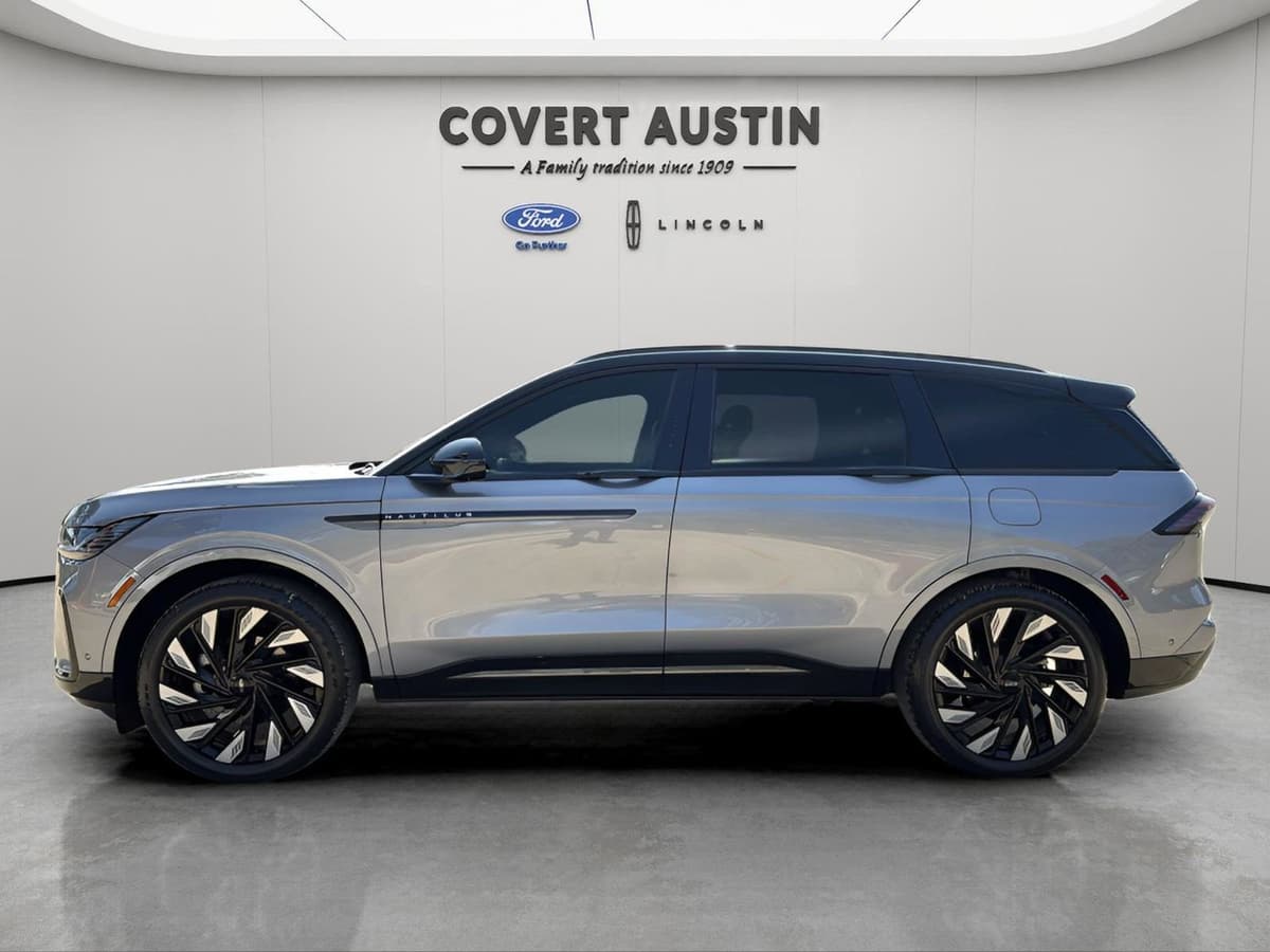2024 Lincoln Nautilus - Image 2