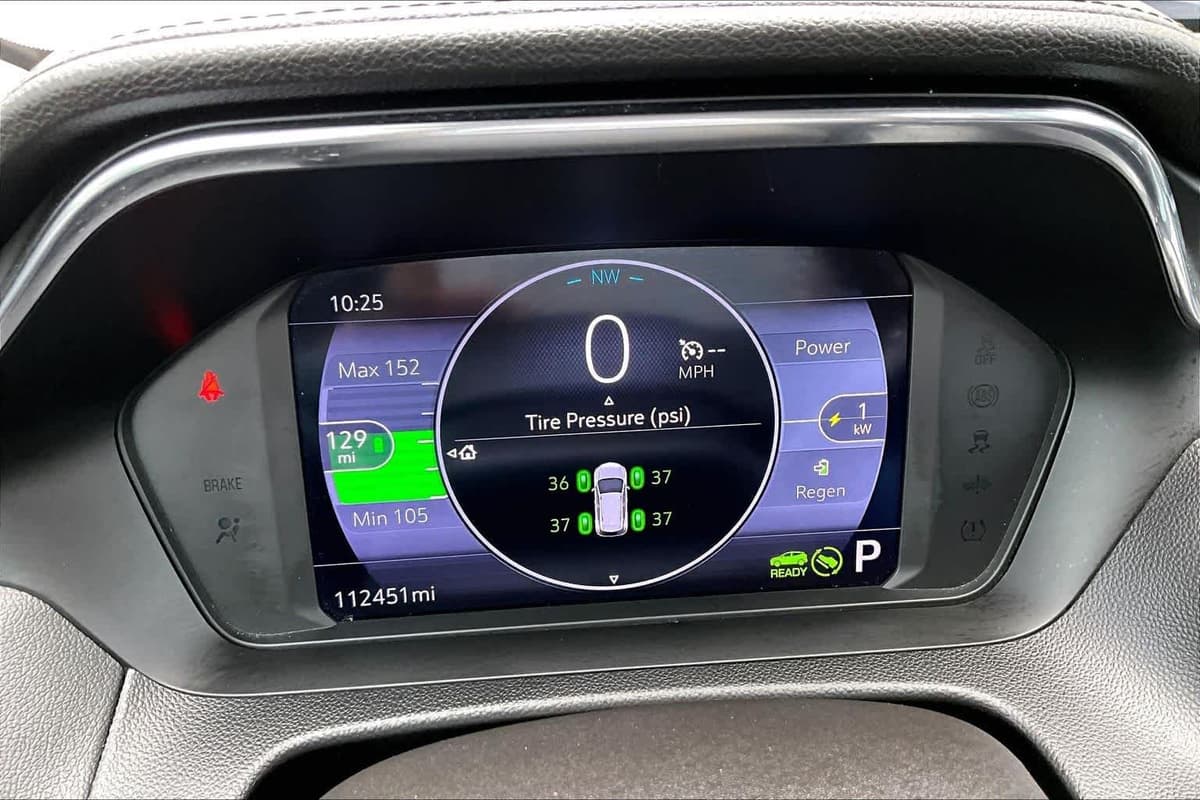 2023 Chevrolet Bolt EUV - Image 24