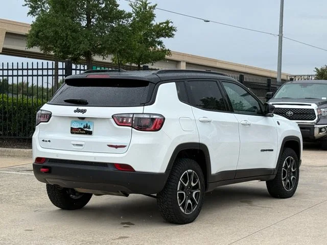 2025 Jeep Compass - Image 4