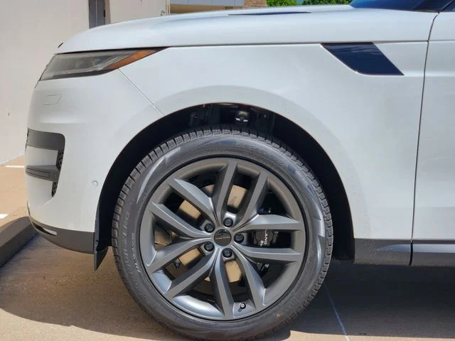 2026 Land Rover Range Rover Sport - Image 6