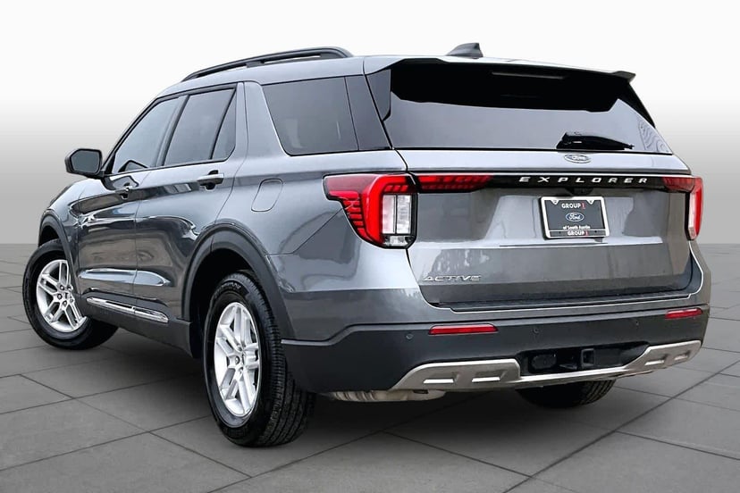 2025 Ford Explorer - Image 11