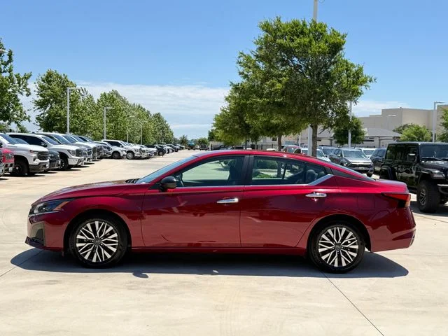 2025 Nissan Altima - Image 7