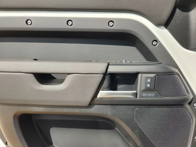 2026 Land Rover Defender 110 - Image 16