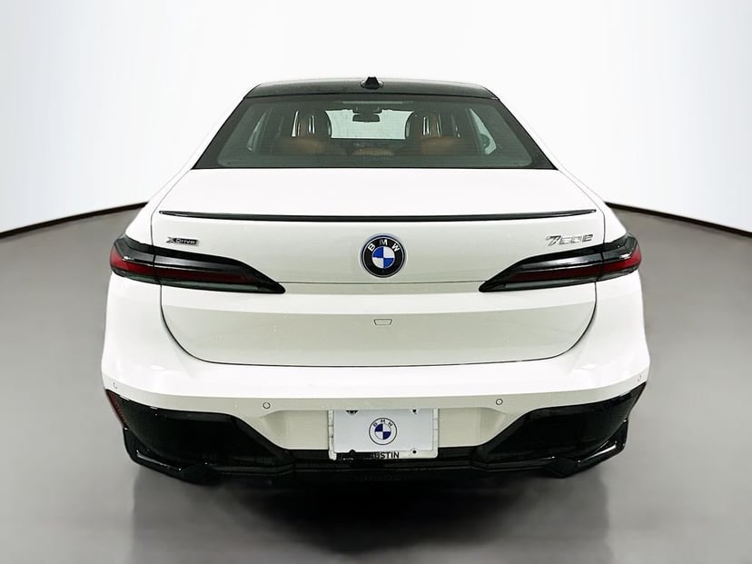 2025 BMW 7 Series - Image 5