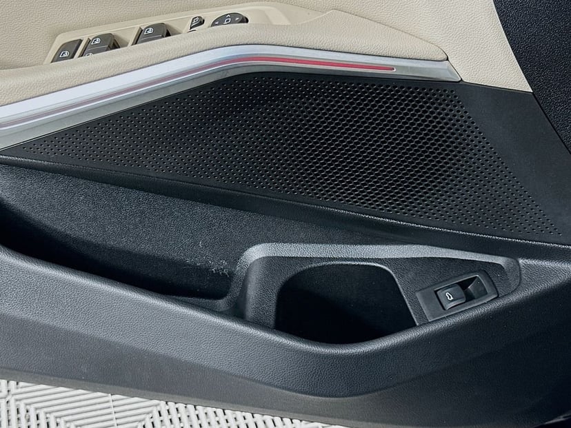2023 BMW 3 Series - Image 19