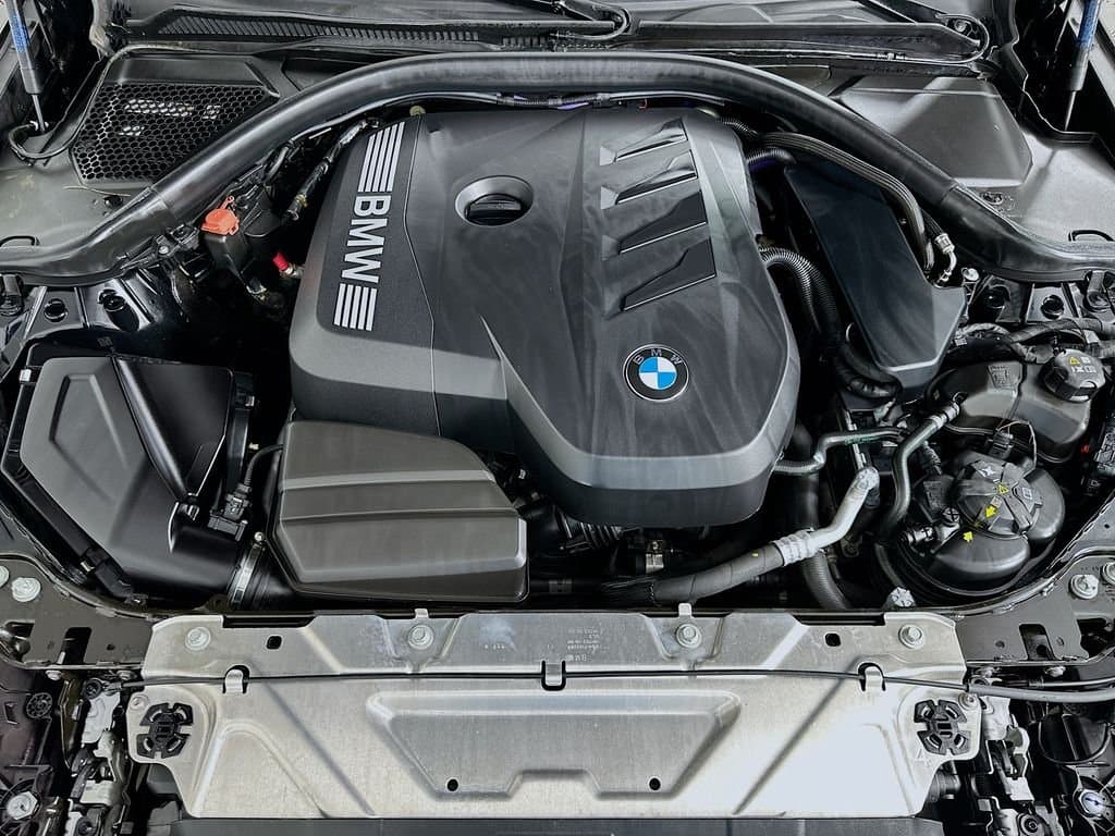 2025 BMW 3 Series - Image 31