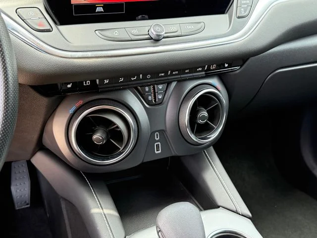 2025 Chevrolet Blazer - Image 18