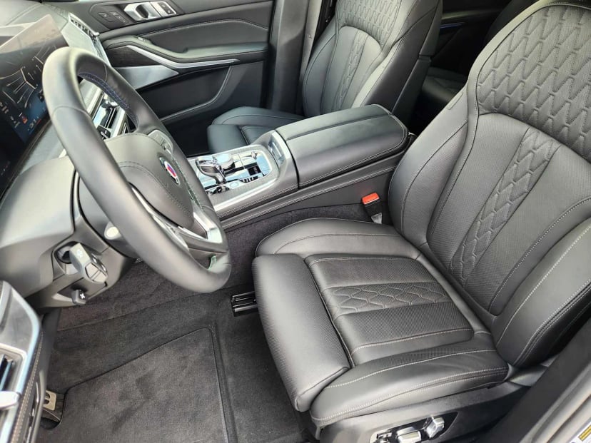 2025 BMW ALPINA XB7 - Image 13