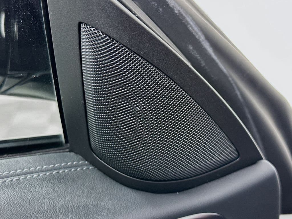 2025 BMW 4 Series - Image 19