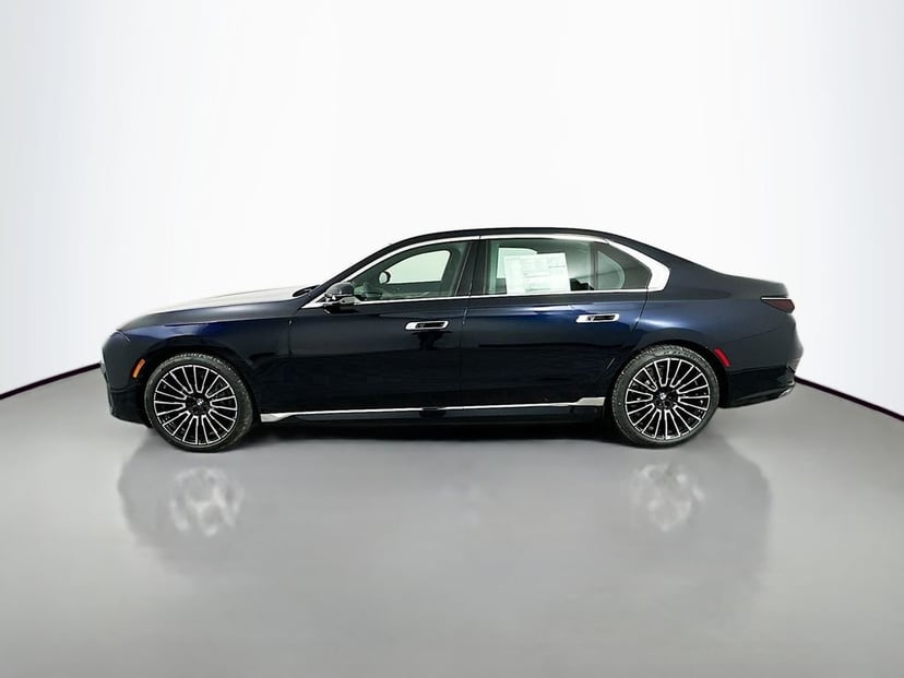 2025 BMW i7 - Image 8
