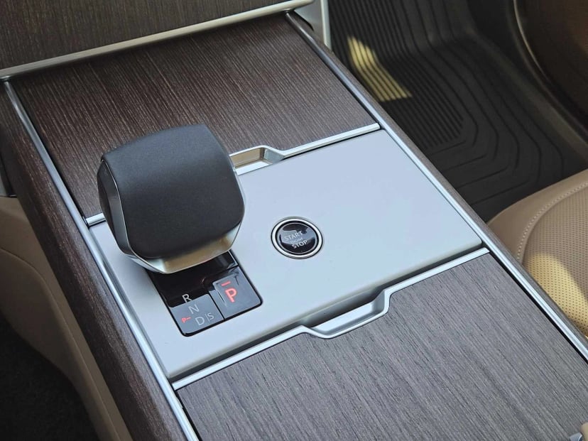 2026 LAND ROVER Range Rover - Image 16