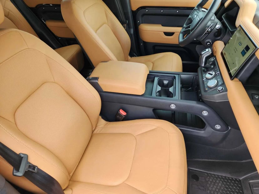 2024 Land Rover Defender - Image 13
