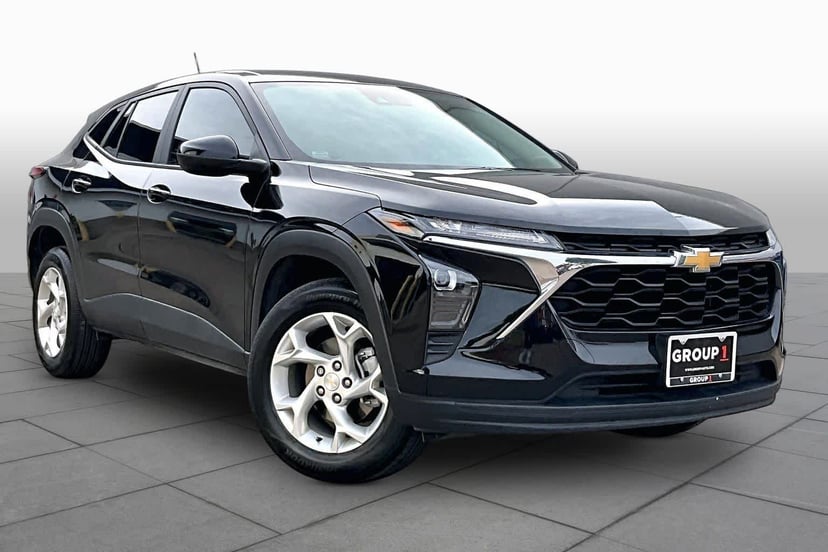 2025 Chevrolet Trax - Image 3