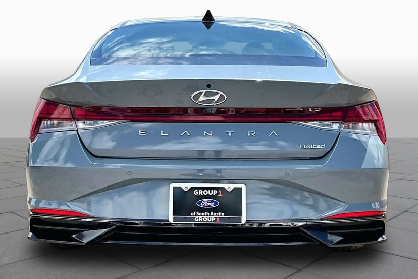 2022 Hyundai Elantra - Image 5