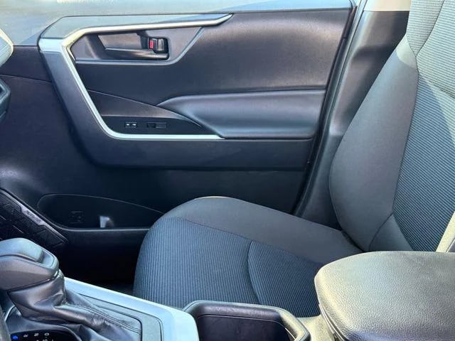 2025 Toyota RAV4 - Image 39