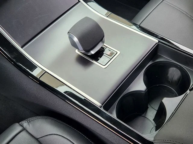 2026 Land Rover Range Rover Velar - Image 19
