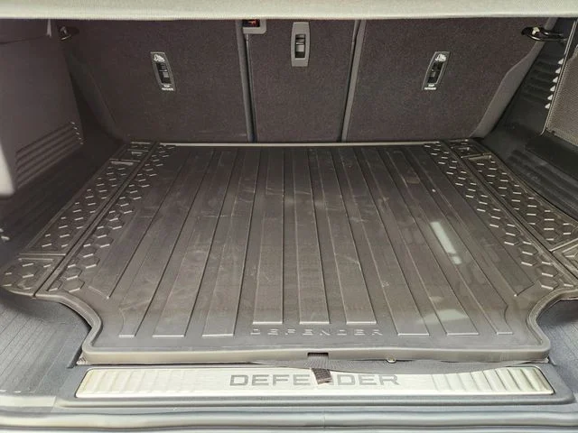 2026 Land Rover Defender 110 - Image 22
