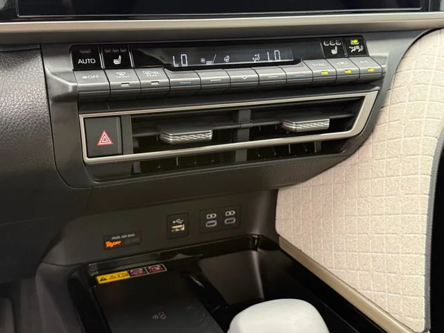 2025 Toyota Camry - Image 17