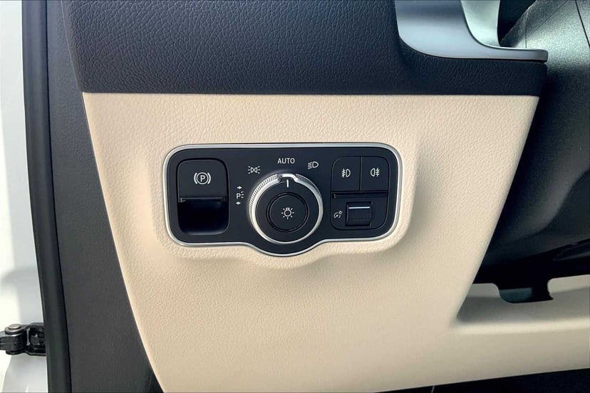 2025 Mercedes-Benz GLB 250 - Image 13