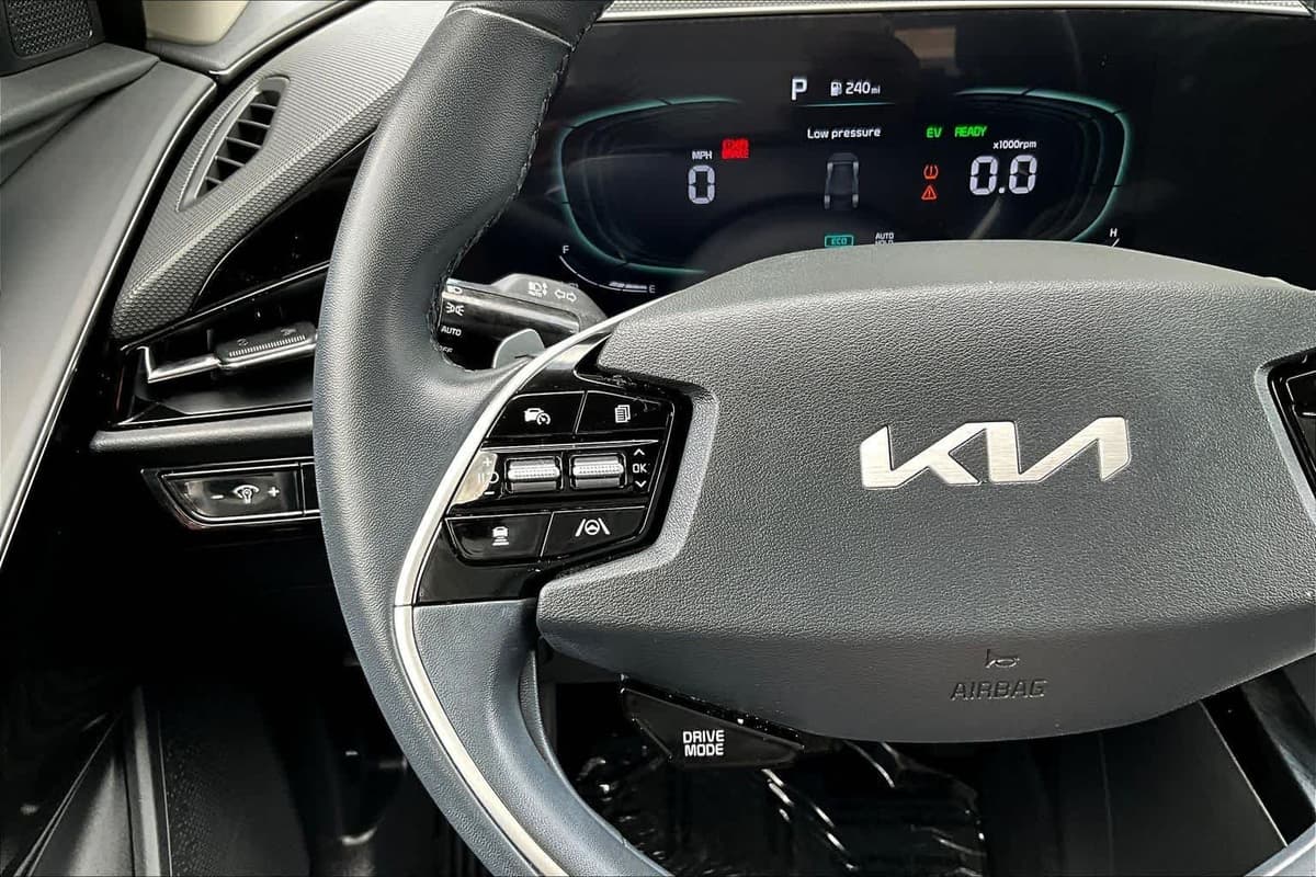 2023 Kia Niro Plug-In Hybrid - Image 23