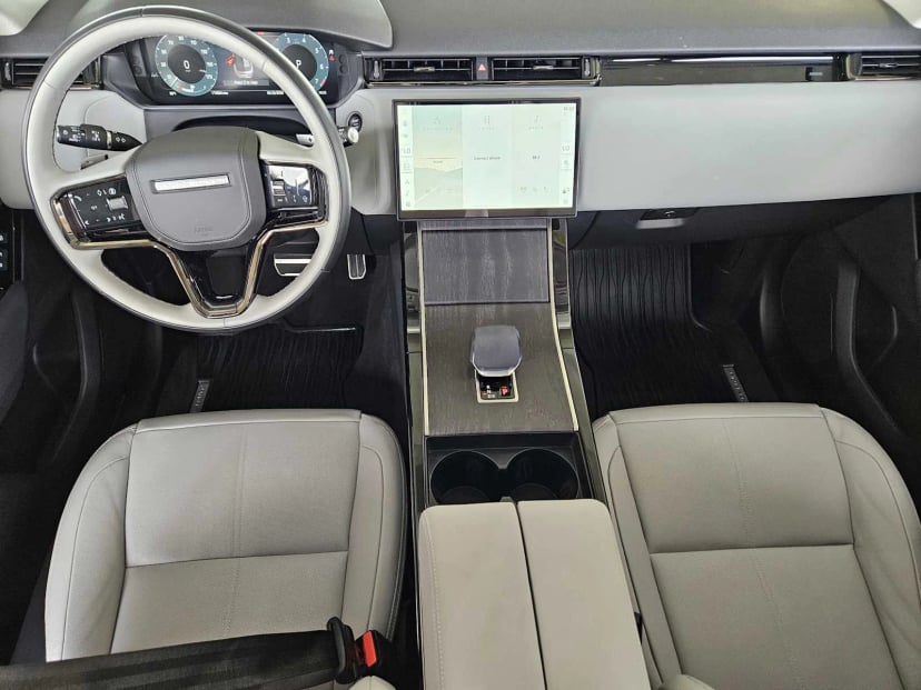 2025 Land Rover Range Rover Velar - Image 25