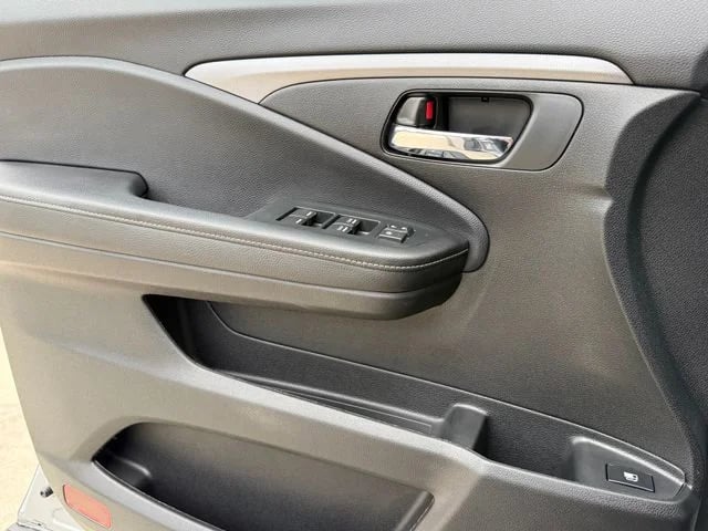2023 Honda Ridgeline - Image 22