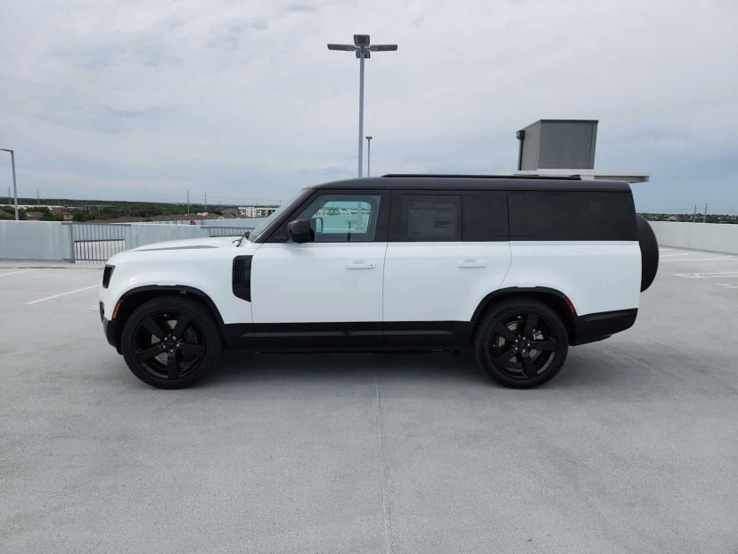 2026 LAND ROVER Defender 130 - Image 4
