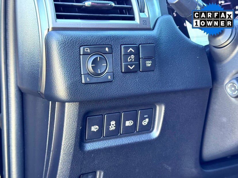 2022 Lexus GX - Image 16