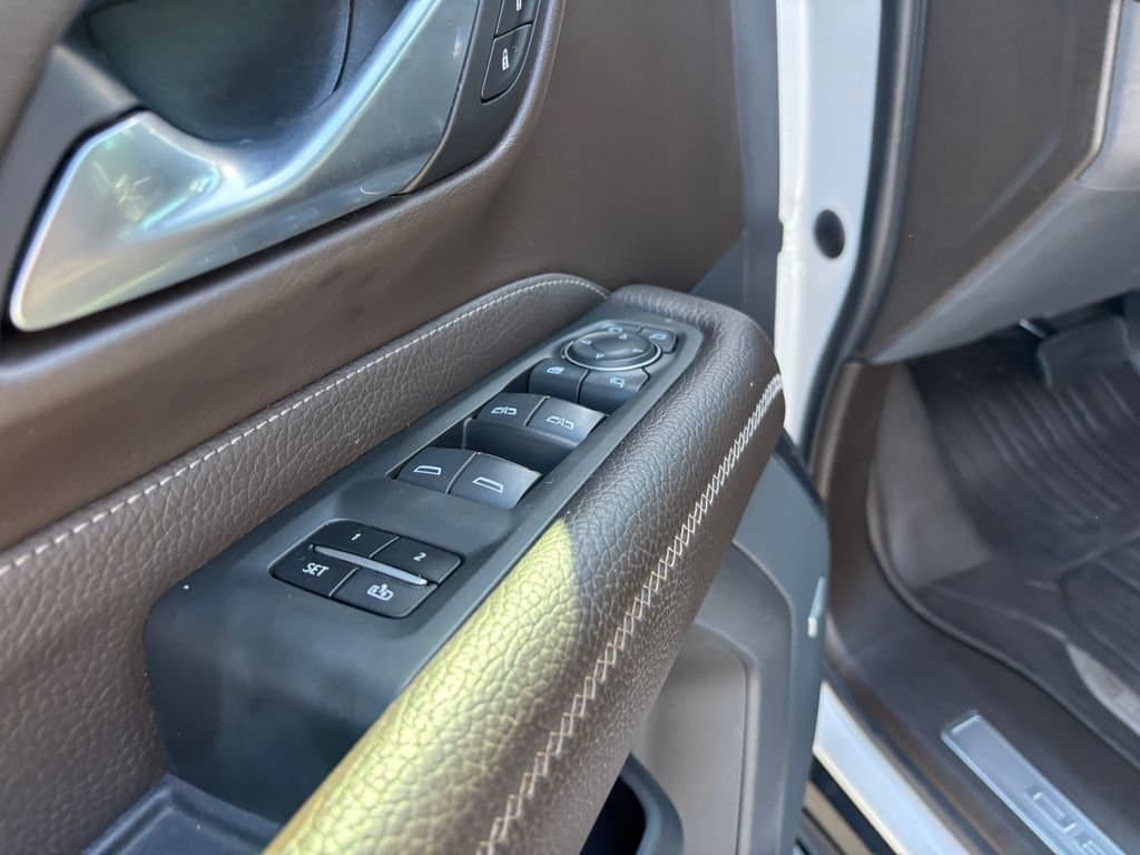 2022 GMC Yukon - Image 19