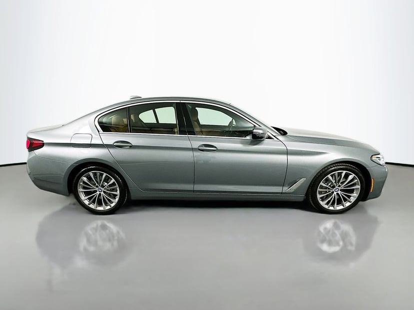 2023 BMW 5 Series - Image 4