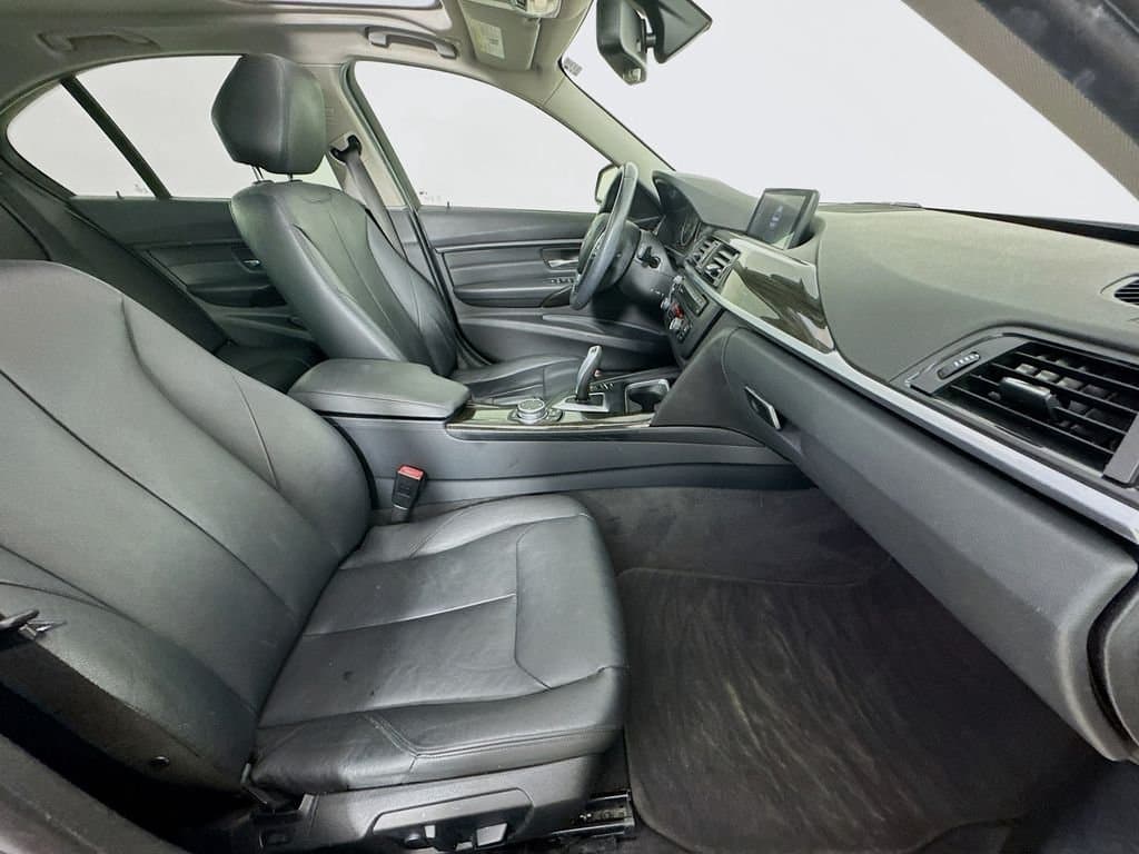 2015 BMW 3 - Image 37