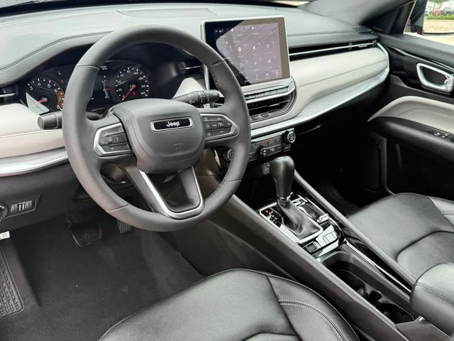 2025 Jeep Compass - Image 11
