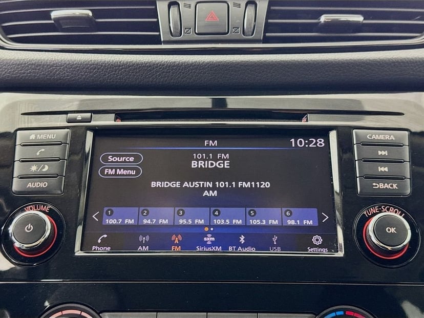 2018 Nissan Rogue - Image 17