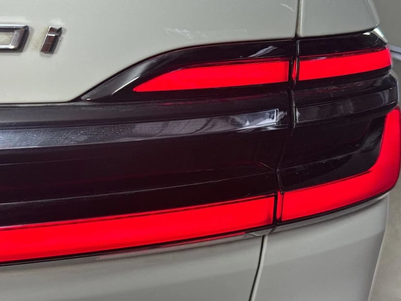 2023 BMW X7 - Image 34