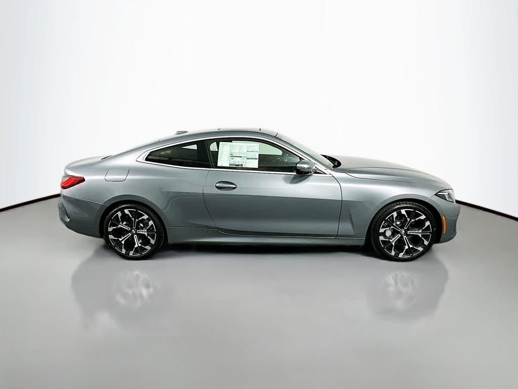 2025 BMW 4 Series - Image 4