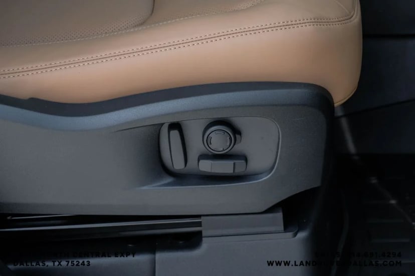 2026 Land Rover Defender 110 - Image 39