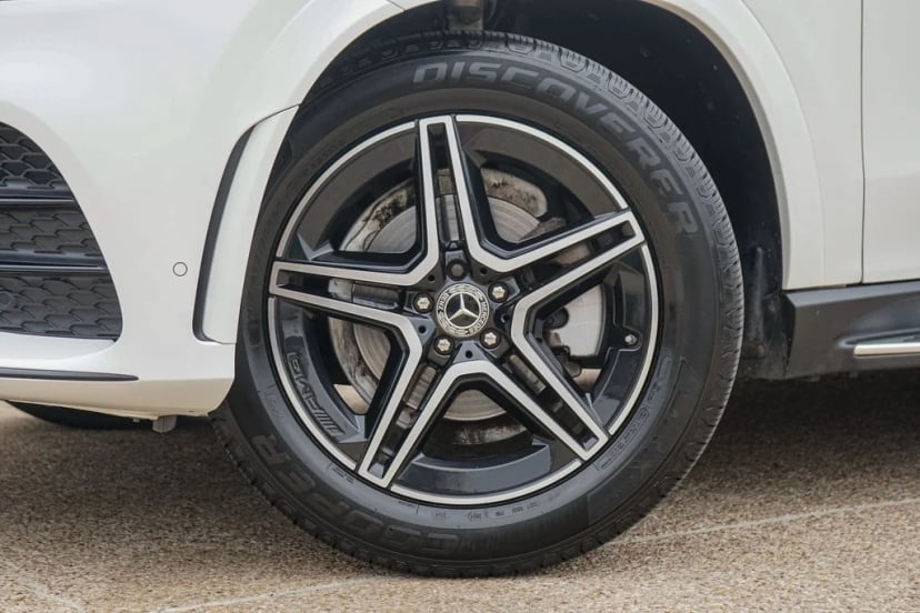 2022 Mercedes-Benz GLE - Image 2