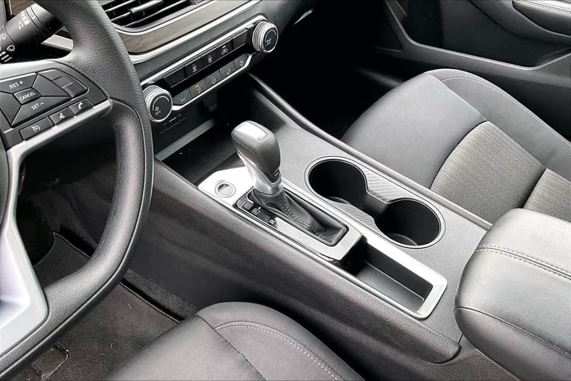 2025 Nissan Altima - Image 17