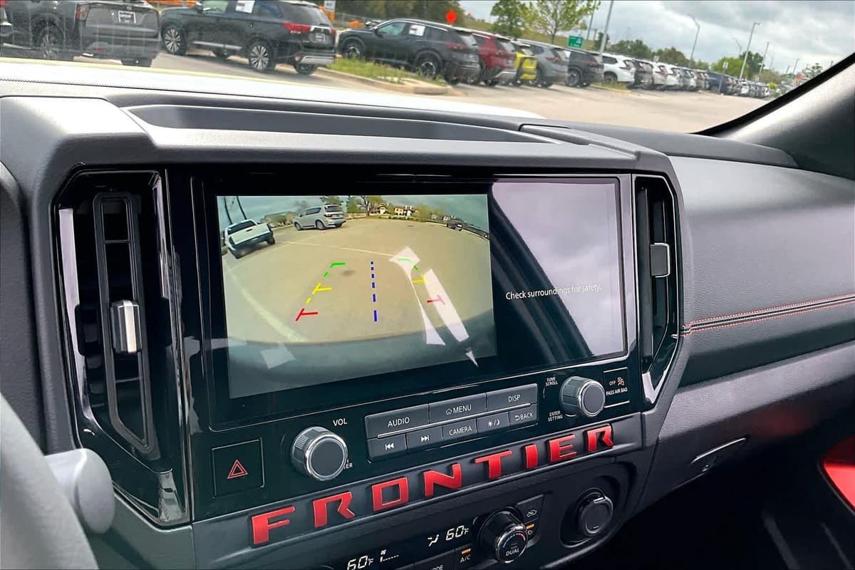 2025 Nissan Frontier - Image 27