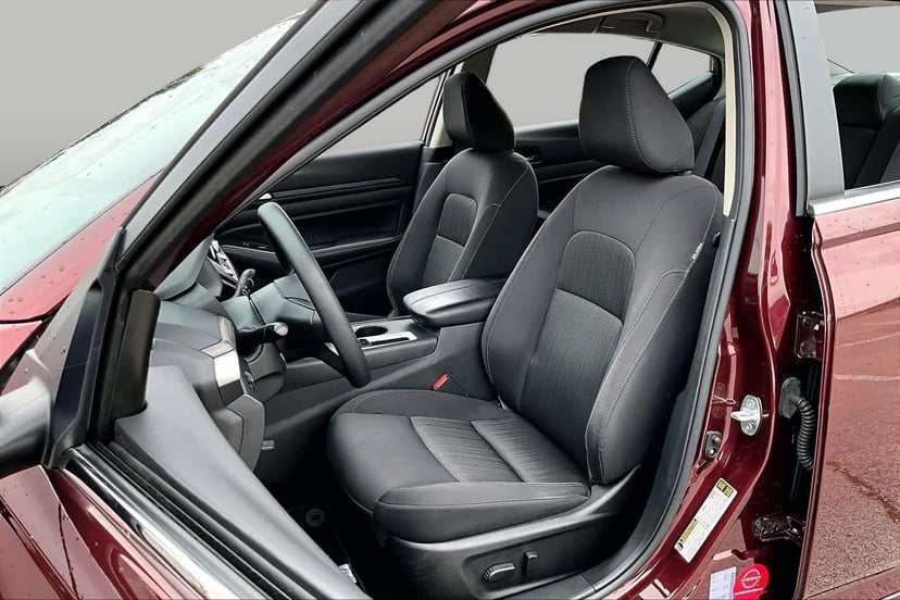 2025 Nissan Altima - Image 8