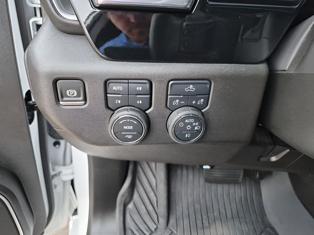 2025 Chevrolet Silverado 1500 - Image 33