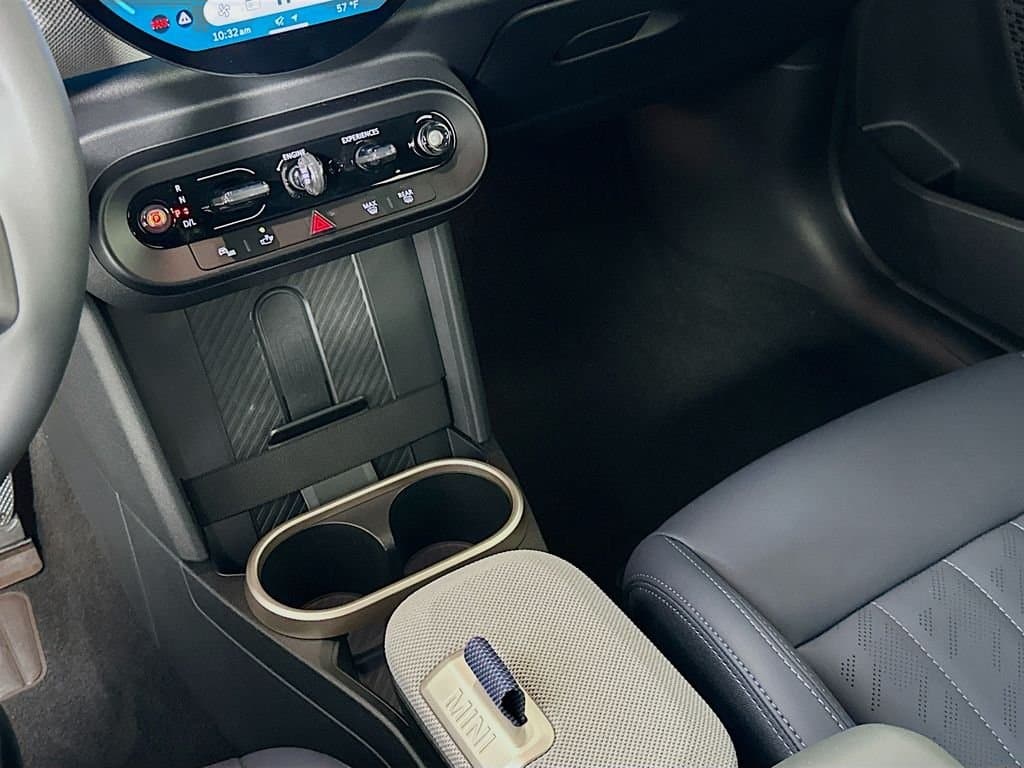 2025 MINI COOPER - Image 17