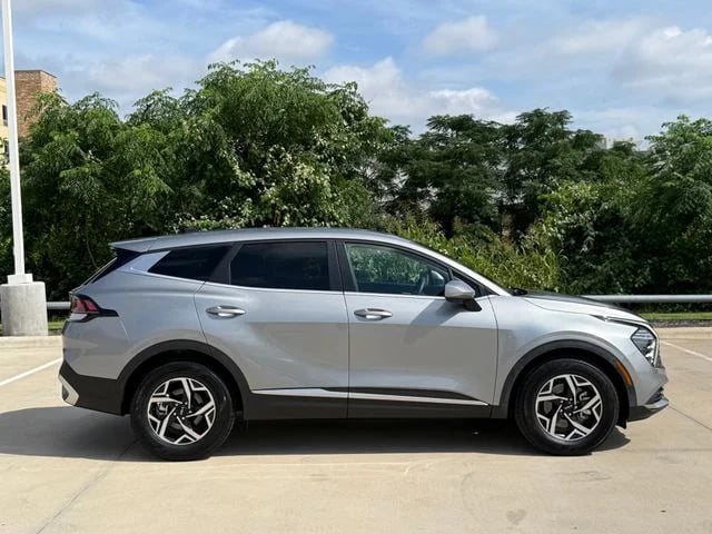 2025 Kia Sportage - Image 4