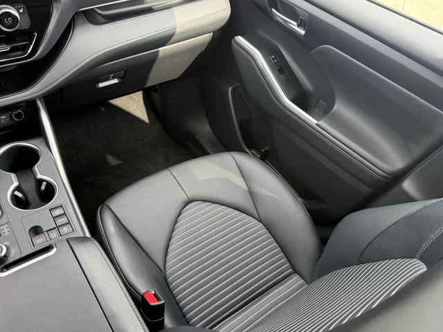 2025 Toyota Highlander - Image 21