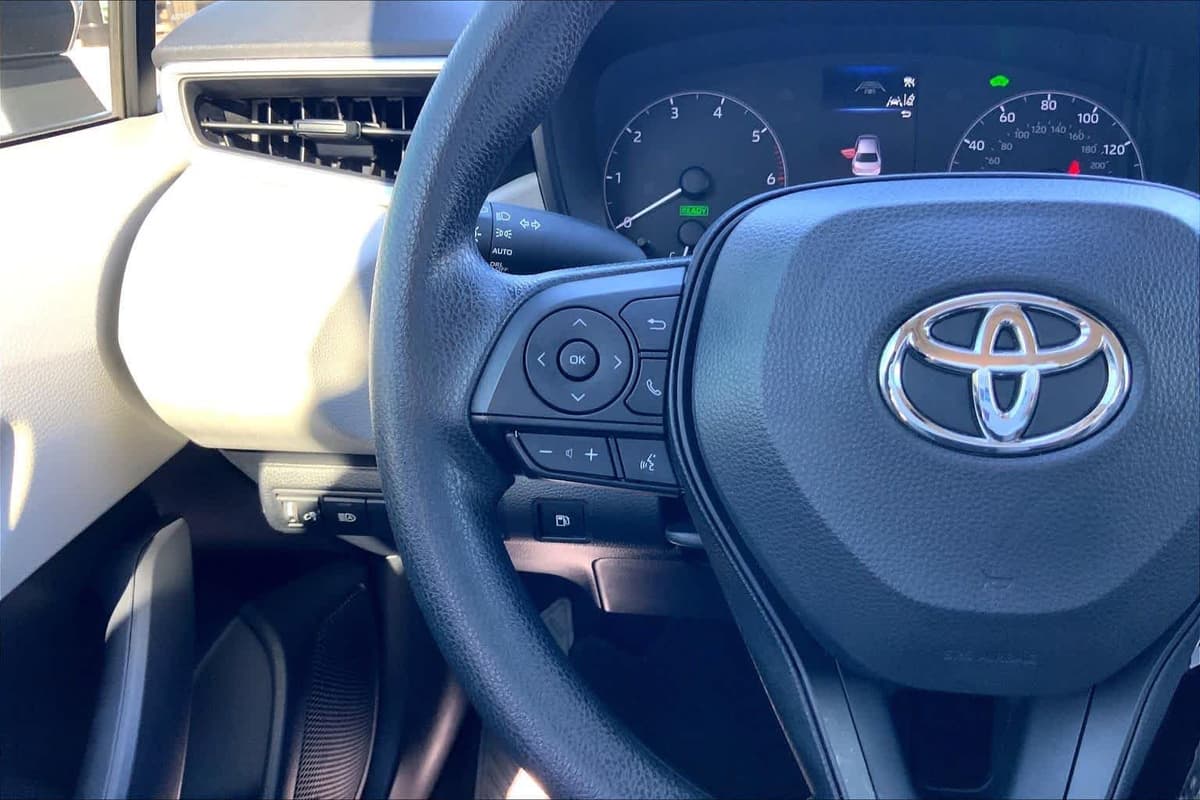 2025 Toyota Corolla - Image 22