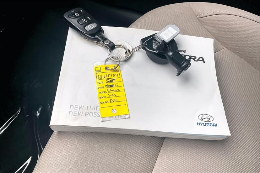 2017 Hyundai Elantra - Image 15