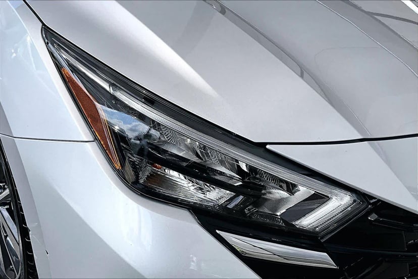 2025 Nissan Versa - Image 27