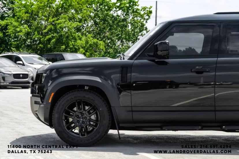 2026 Land Rover Defender 110 - Image 10