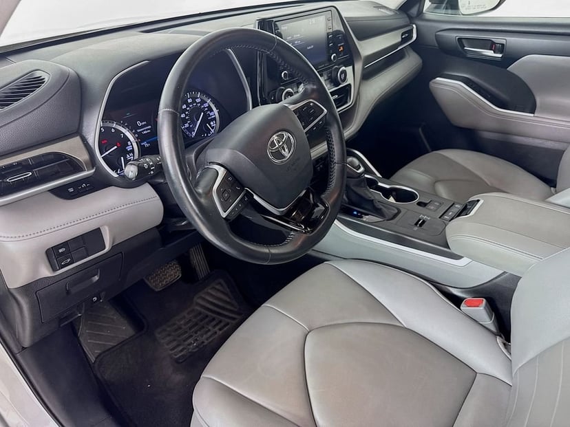 2020 Toyota Highlander - Image 10